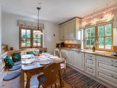 Küche/Küchenzeile in der Unterkunft Landhaus Kitzhorn Appartement Hahnenkamm - by NV-Appartements