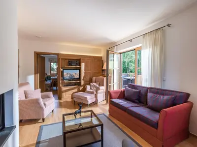 Ein Sitzbereich in der Unterkunft Landhaus Kitzhorn Appartement Hahnenkamm - by NV-Appartements