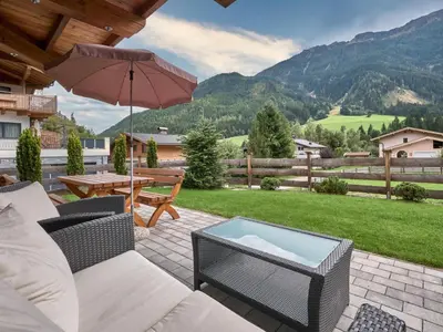 Ein allgemeiner Bergblick oder ein Berglick von des Chalets aus