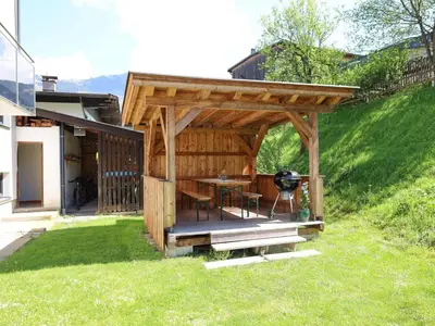 Ein Garten an der Unterkunft Tirola Bude