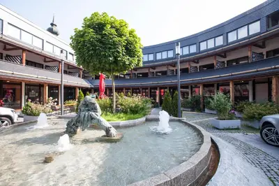 Das Gebäude in dem sich das Aparthotel befindet