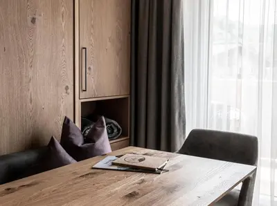 Ein Sitzbereich in der Unterkunft FRAU GANS - pure mountain apartments