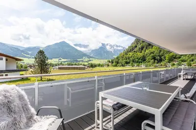 Ein allgemeiner Bergblick oder ein Berglick von der Ferienwohnung aus