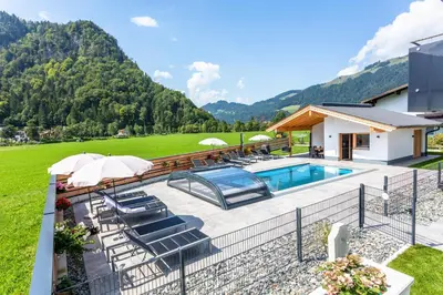 Ein allgemeiner Bergblick oder ein Berglick von der Ferienwohnung aus
