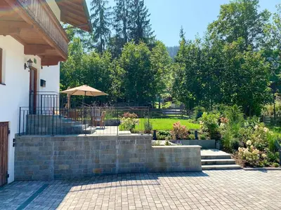 Ein Garten an der Unterkunft Haus Widmann