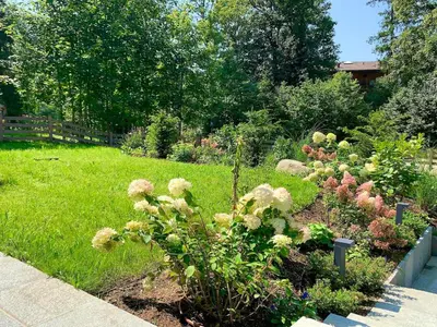 Ein Garten an der Unterkunft Haus Widmann