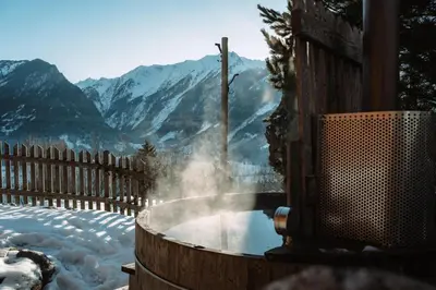 Ein allgemeiner Bergblick oder ein Berglick von des Hotels aus