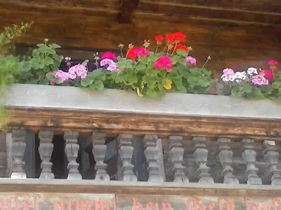 Ein Balkon oder eine Terrasse in der Unterkunft Selbstversorgerhütte Plafing