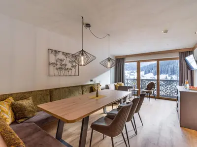 Ein Sitzbereich in der Unterkunft Isskogel Suites