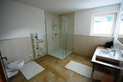 Ein Badezimmer in der Unterkunft Haus Beer