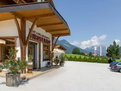 Ein allgemeiner Bergblick oder ein Berglick von des Hotels aus