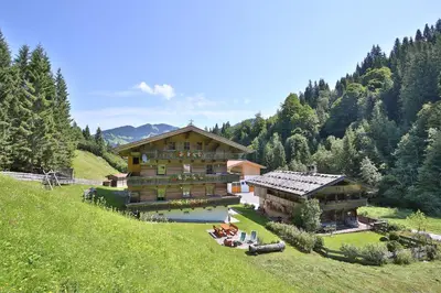 Ein Garten an der Unterkunft Alpboden
