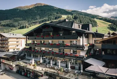 Ein allgemeiner Bergblick oder ein Berglick von des Hotels aus