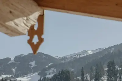 Ein allgemeiner Bergblick oder ein Berglick von des Chalets aus