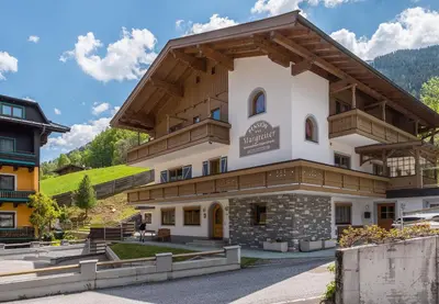 Ein allgemeiner Bergblick oder ein Berglick von der Pension aus