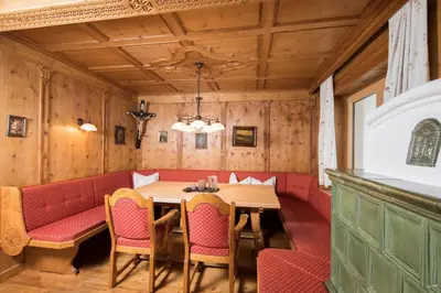 Ein Sitzbereich in der Unterkunft Angerer Alpine Suiten und Familienappartements Tirol