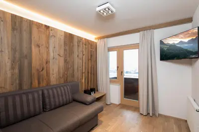 Ein Sitzbereich in der Unterkunft Angerer Alpine Suiten und Familienappartements Tirol