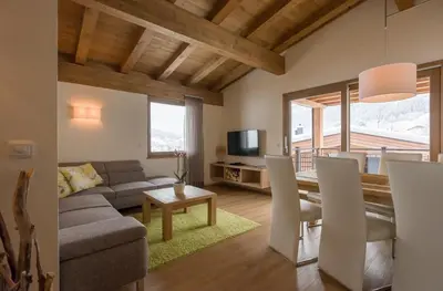 Ein Sitzbereich in der Unterkunft Resort Tirol am Wildenbach