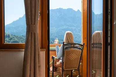 Ein allgemeiner Bergblick oder ein Berglick von des Hotels aus
