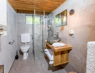 Ein Badezimmer in der Unterkunft Talsenalm Wald Habitat
