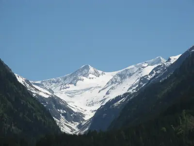 Ein allgemeiner Bergblick oder ein Berglick von der Ferienwohnung aus