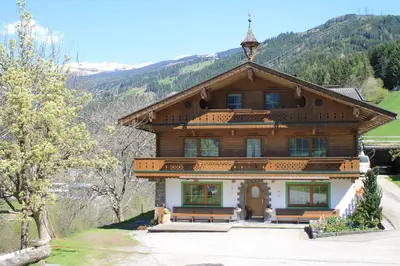Ein allgemeiner Bergblick oder ein Berglick von der Ferienwohnung aus