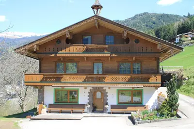 Ein allgemeiner Bergblick oder ein Berglick von der Ferienwohnung aus