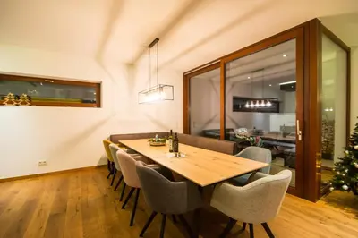 Ein Sitzbereich in der Unterkunft Chalet Murmi