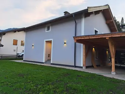 Das Gebäude in dem sich das Ferienhaus befindet