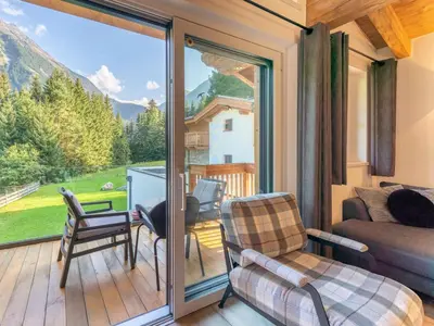 Ein allgemeiner Bergblick oder ein Berglick von des Ferienhauses aus