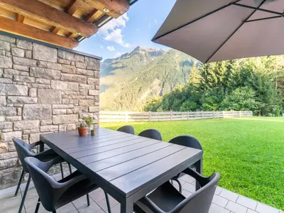 Ein allgemeiner Bergblick oder ein Berglick von des Ferienhauses aus
