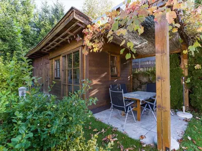 Ein Garten an der Unterkunft Ferienwohnung Pacher