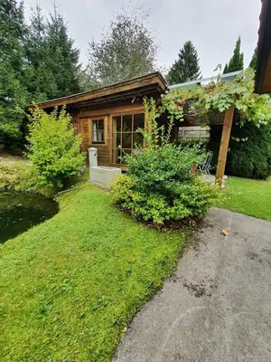 Ein Garten an der Unterkunft Ferienwohnung Pacher