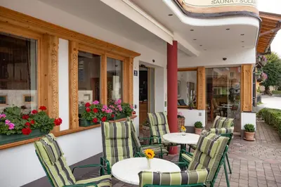 Ein Restaurant oder anderes Speiselokal in der Unterkunft Hotel Theresia Garni