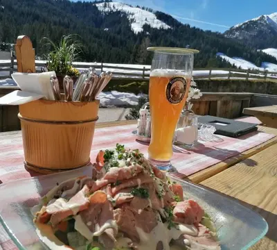 Ein allgemeiner Bergblick oder ein Berglick von der Ferienwohnung aus