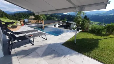 Ein allgemeiner Bergblick oder ein Berglick von der Ferienwohnung aus