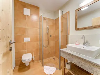 Ein Badezimmer in der Unterkunft Chalet in Mittersill by Ski Lift & Sauna