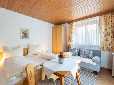 Ein Bett oder Betten in einem Zimmer der Unterkunft Farmhouse in Itter near Ski Slopes