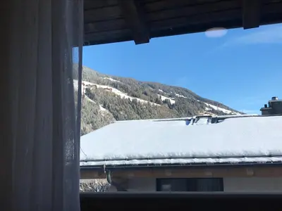 Ein allgemeiner Bergblick oder ein Berglick von des Privatzimmers aus
