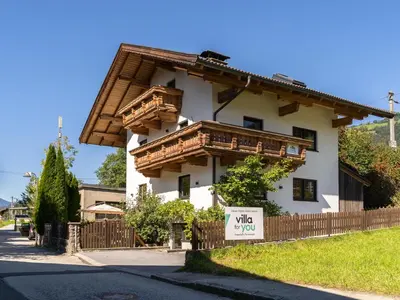 Das Gebäude in dem sich das Ferienhaus befindet