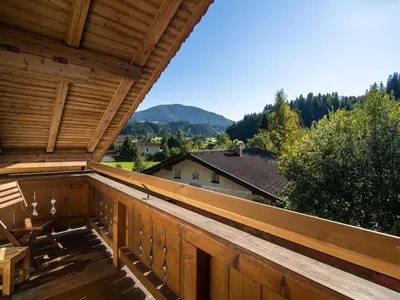 Ein allgemeiner Bergblick oder ein Berglick von des Ferienhauses aus