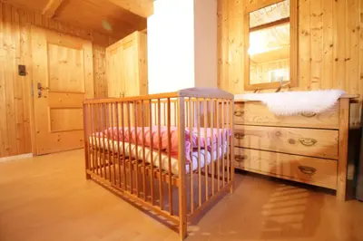 Ein Bett oder Betten in einem Zimmer der Unterkunft DAS LANDHAUS hart zillertal