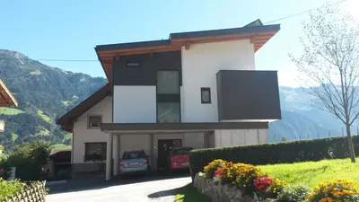 Ein allgemeiner Bergblick oder ein Berglick von der Ferienwohnung aus
