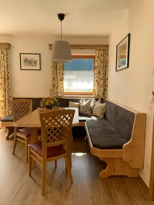 Ein Sitzbereich in der Unterkunft Ferienwohnung Lerchenhof