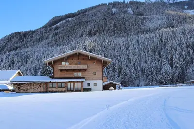 Ein allgemeiner Bergblick oder ein Berglick von der Ferienwohnung aus