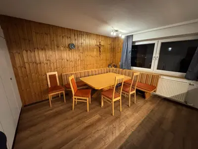 Ein Sitzbereich in der Unterkunft Chalet in Fügen near Spieljochbahn