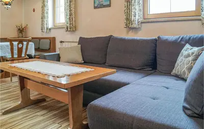 Ein Sitzbereich in der Unterkunft Schoene Ferienwohnung-Fuegen