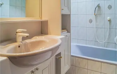 Ein Badezimmer in der Unterkunft Schoene Ferienwohnung-Fuegen