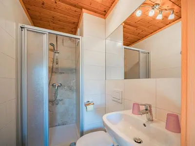 Ein Badezimmer in der Unterkunft Landhaus Hotter 12
