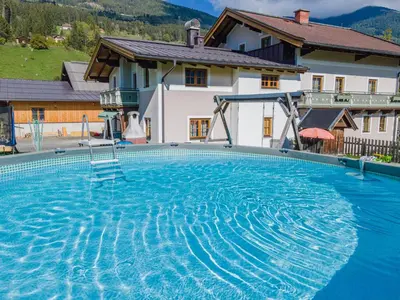 Der Swimmingpool an oder in der Nähe von Landhaus Hotter 18